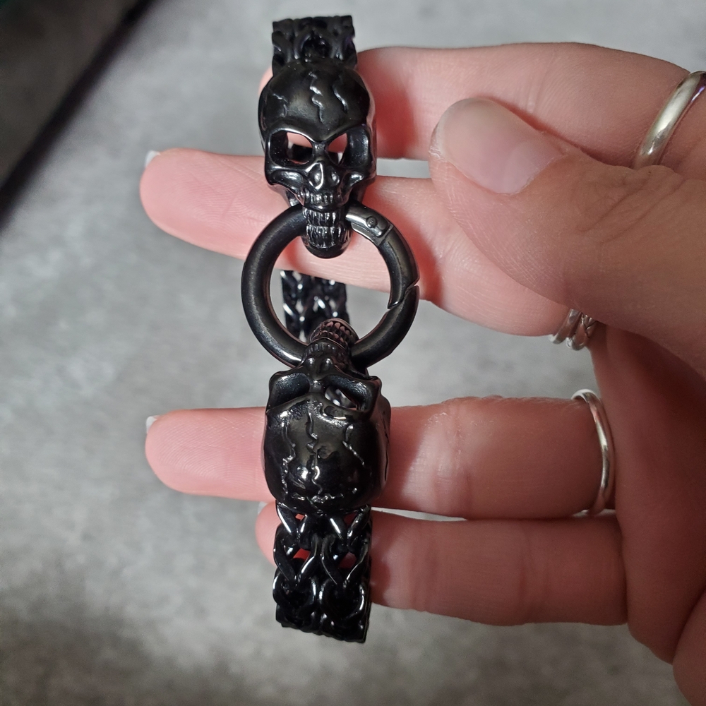 Black Stainless Steel Skull Bracelet - Picture 3 of 6